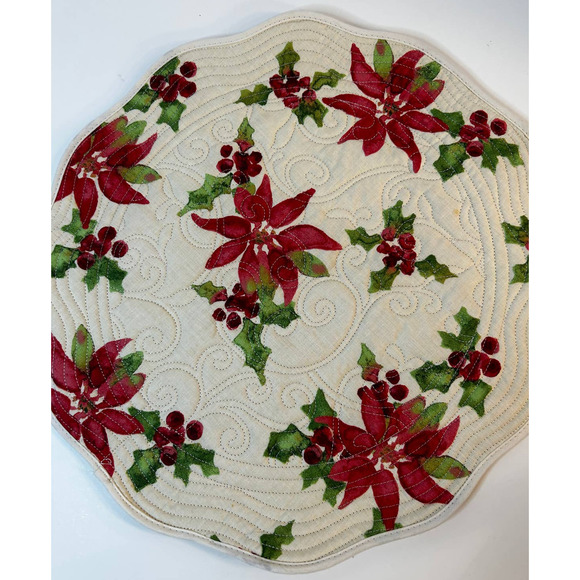St Nicholas Square Round Scalloped Reversible Holly Berry & Plaid 15" Placemats - Picture 2 of 7